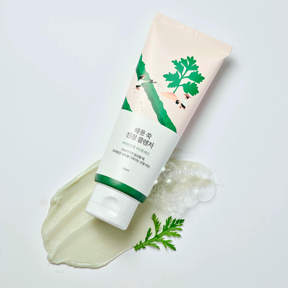 Успокаивающая пенка для умывания с полынью Round Lab Mugwort Calming Cleanser 150мл