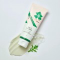 Успокаивающая пенка для умывания с полынью Round Lab Mugwort Calming Cleanser 150мл