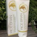 Пилинг-скатка для лица с рисовыми отрубями Jigott Premium Facial Rice Bran Peeling Gel, 180 мл