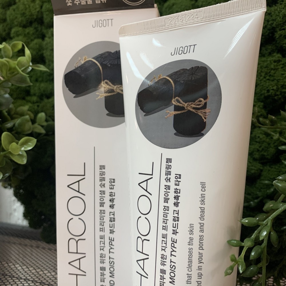 Пилинг-скатка для лица с древесным углём Jigott Premium Facial Charcoal peeling Gel, 180 мл
