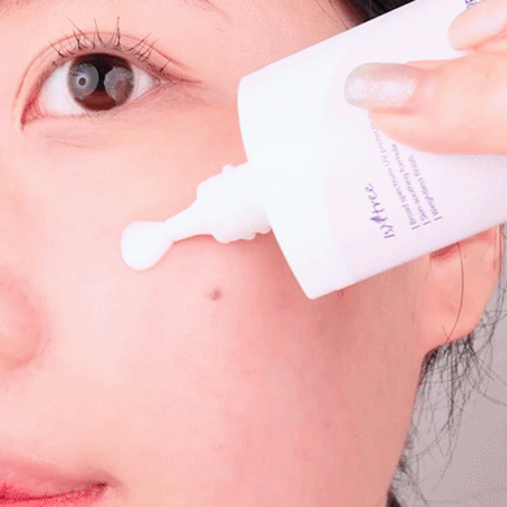 Лёгкое солнцезащитное молочко для проблемной кожи IsNtree Onion Fresh Fluid Sun Cream SPF50 PA++++ 10мл