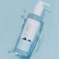 Мягкий гель для умывания с морской водой Round Lab 1025 Dokdo Cleansing Gel