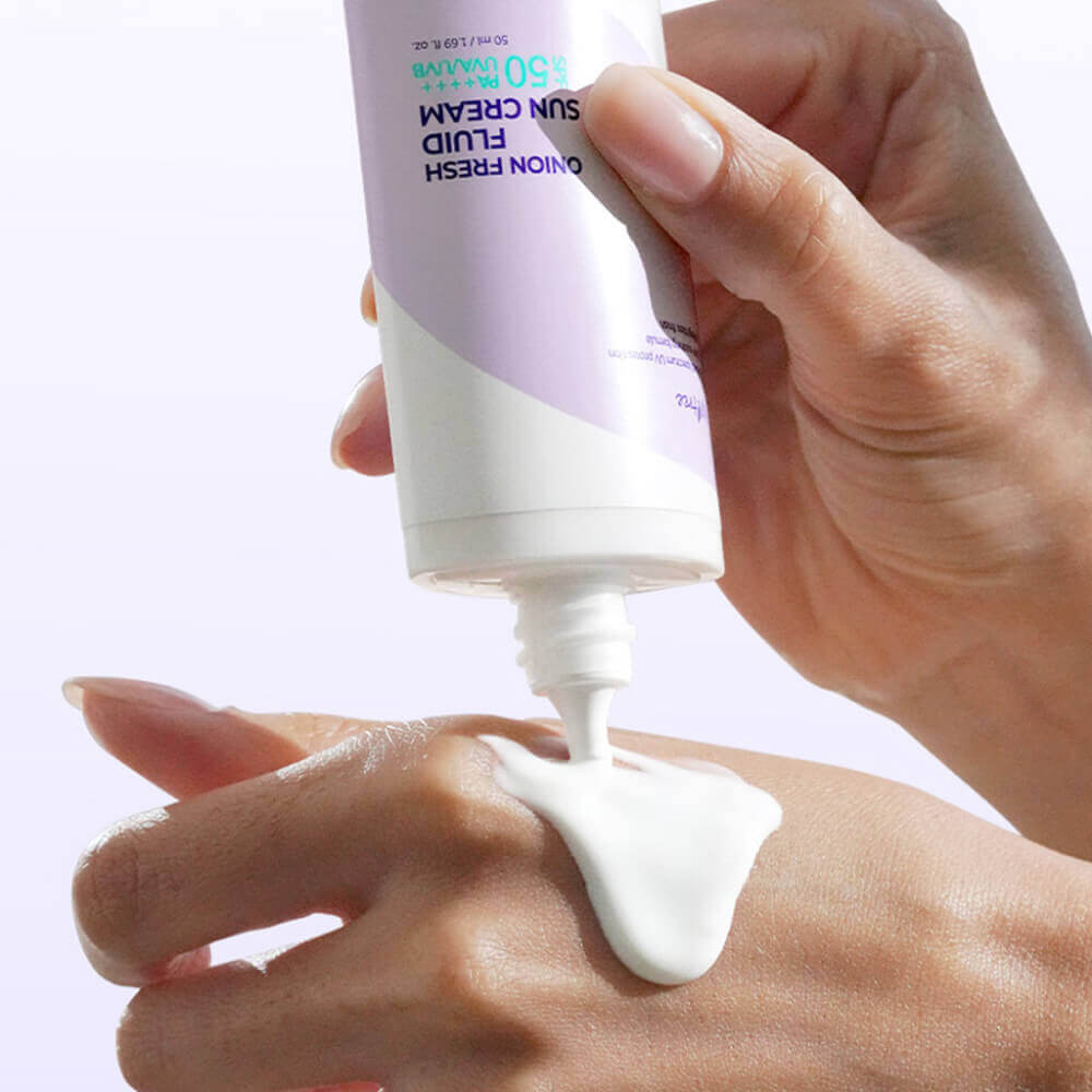 Лёгкое солнцезащитное молочко для проблемной кожи IsNtree Onion Fresh Fluid Sun Cream SPF50 PA++++ 10мл