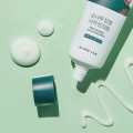 Солнцезащитный крем для проблемной кожи Round Lab Pine Calming Cica Sunscreen SPF50+ PA++++