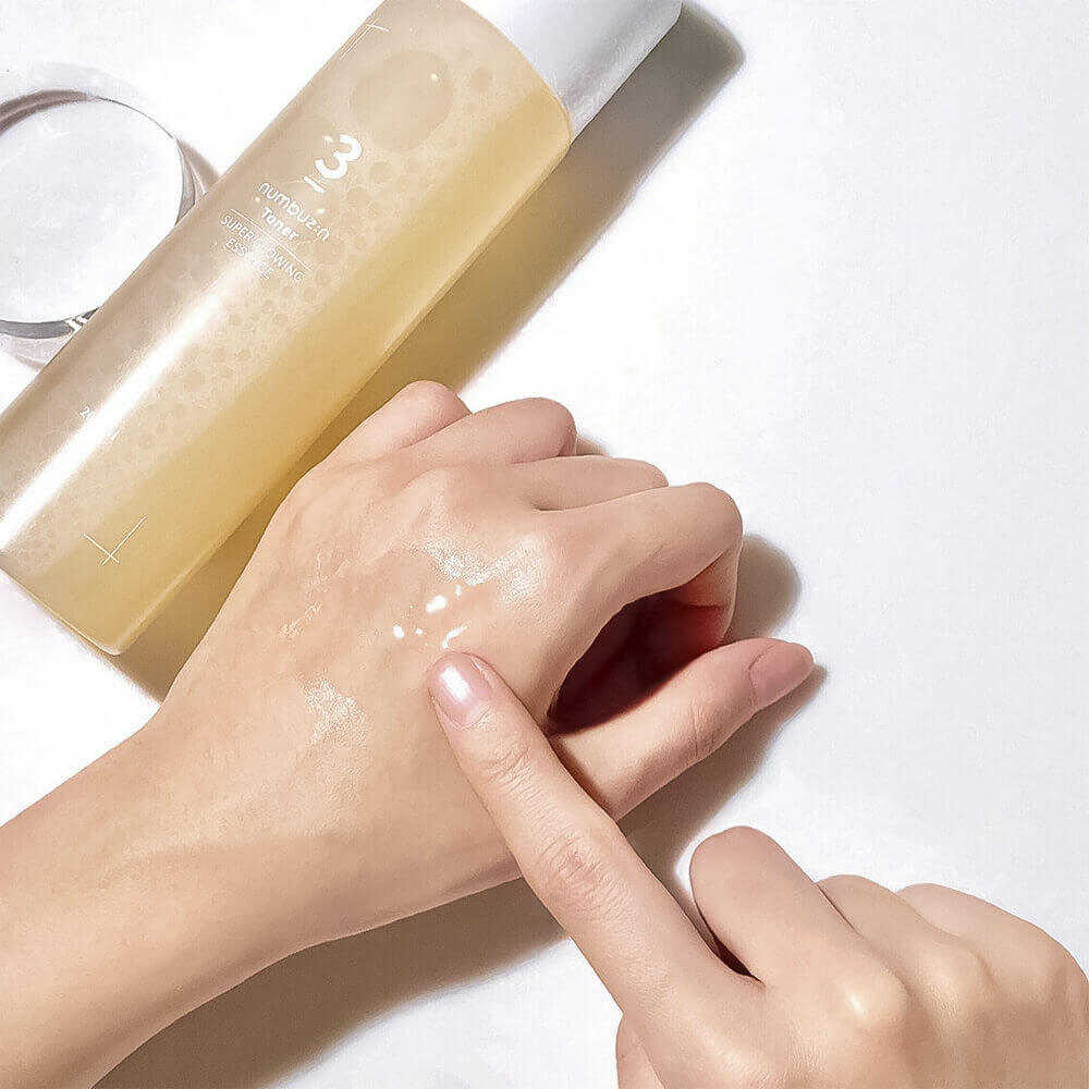 Выравнивающий тонер-эссенция для гладкости и сияния кожи numbuzin No.3 Super Glowing Essence Toner 200 мл